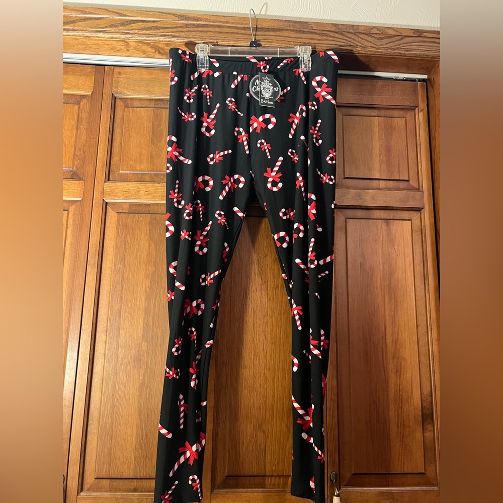 8 of Hearts polyester & spandex women’s 3X stretch pants, cute with candy canes.